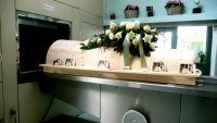 invoer kist in crematieoven crematorium dieren